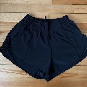 Lululemon hotty hot high rise 2.5 inseam black shorts size 4